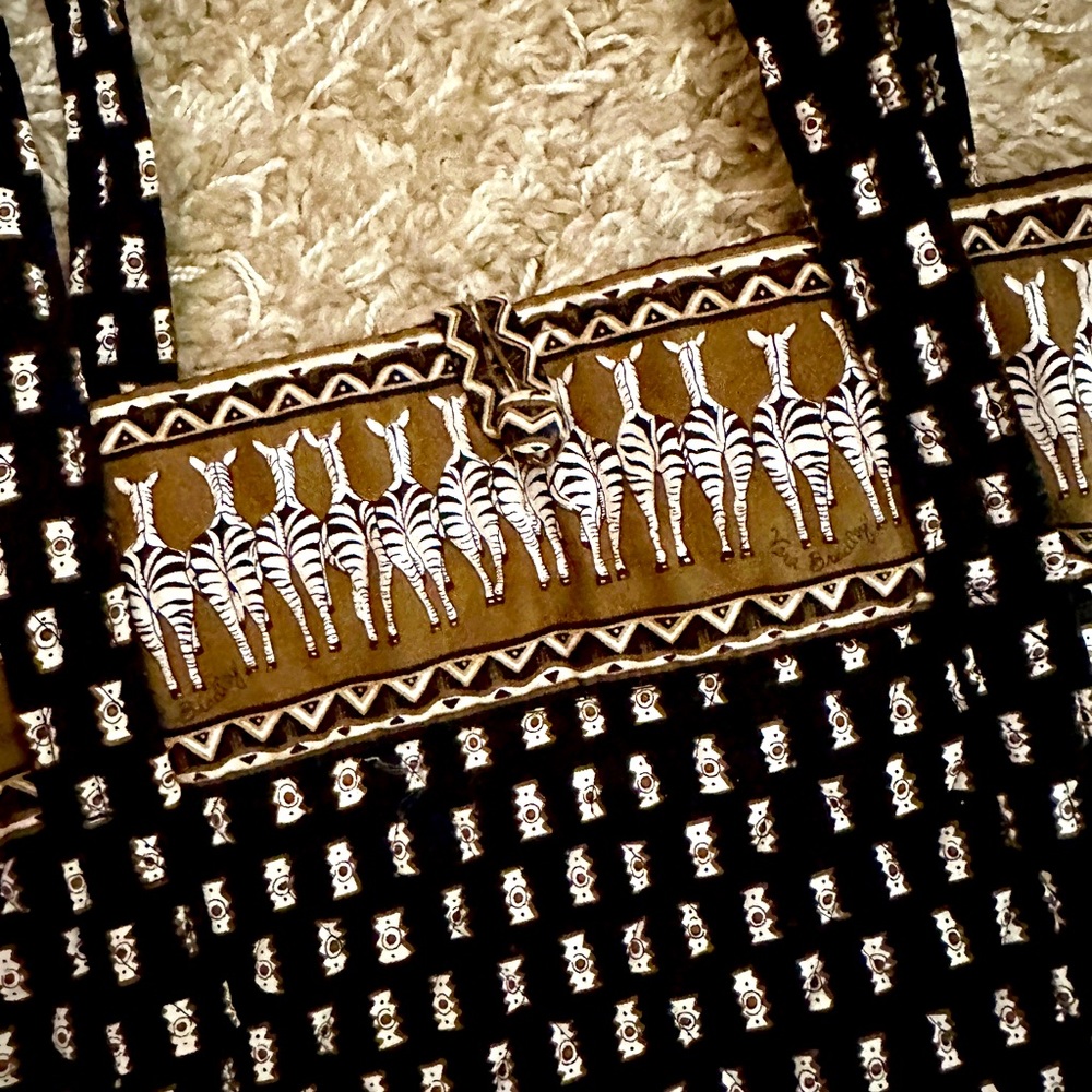 HOST PICK 🌹Vera Bradley Quilted Tote Bag •. Safari Zebra Print • LIKE NEW 🦓 - Picture 2 of 5